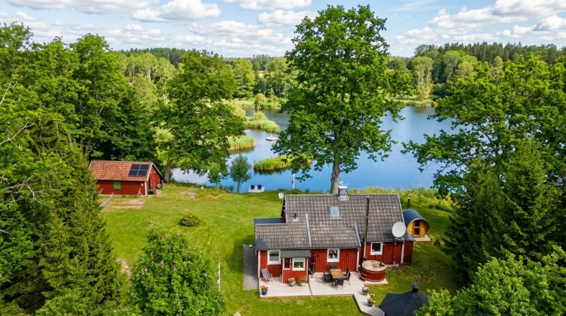 Ferienhaus Ferienhaus Emålund für 6 Personen - Wassergrundstück — in Kalmar län — Direkt am See